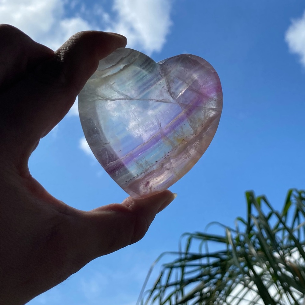 Fluorite Heart Bowl - Picture 3 of 15